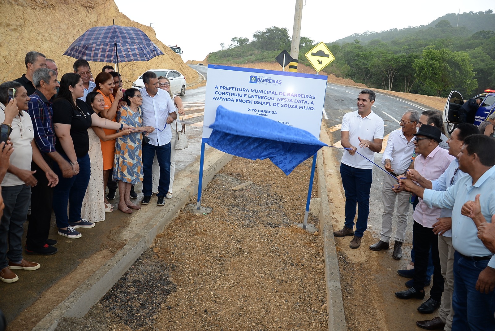 Dia histórico para a mobilidade urbana: Prefeito Zito Barbosa entrega Avenida Enock Ismael para a população da Capital do Oeste